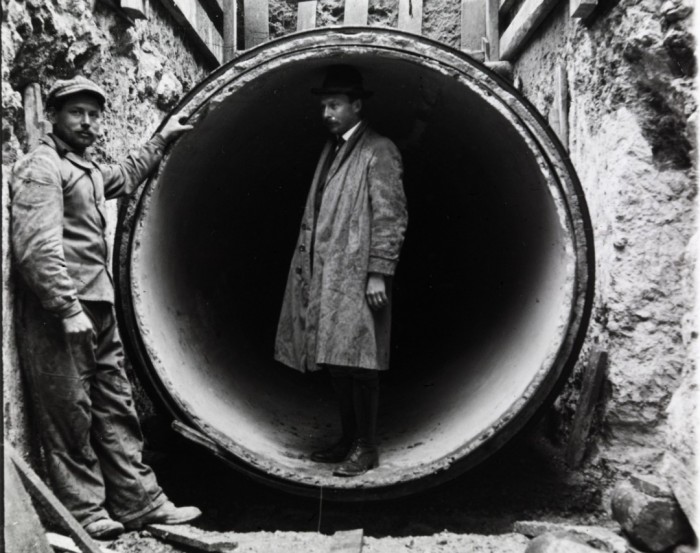 Biévre graves ned i rør